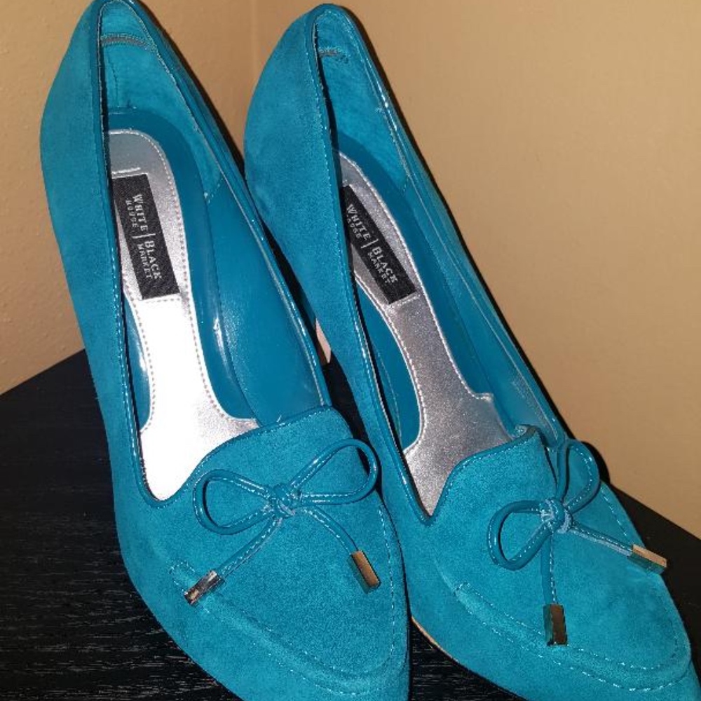 White House Black Market Suede Heels - Picture 2 of 4